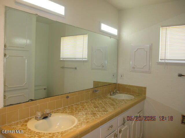Building Photo - 6817 Escondido Dr