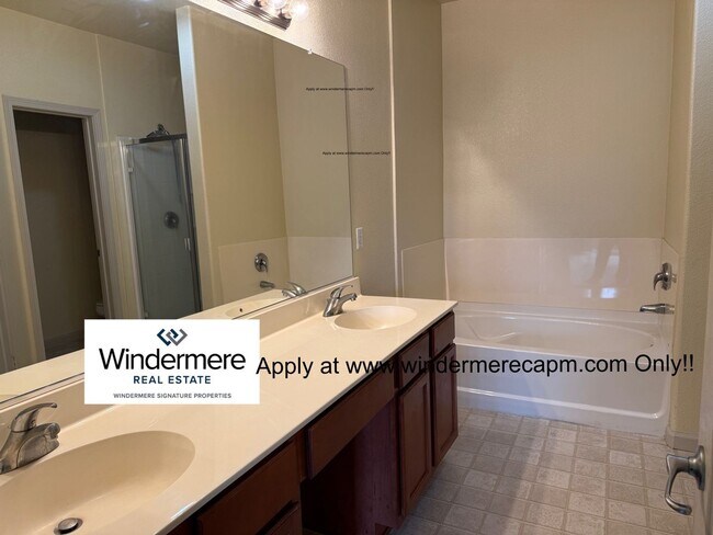 Building Photo - Absolute MUST See Condo In Immaculate Condition With Open Flowing Floor Plan!