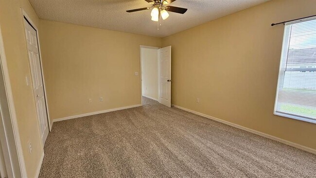Building Photo - 10368 Lansfield St