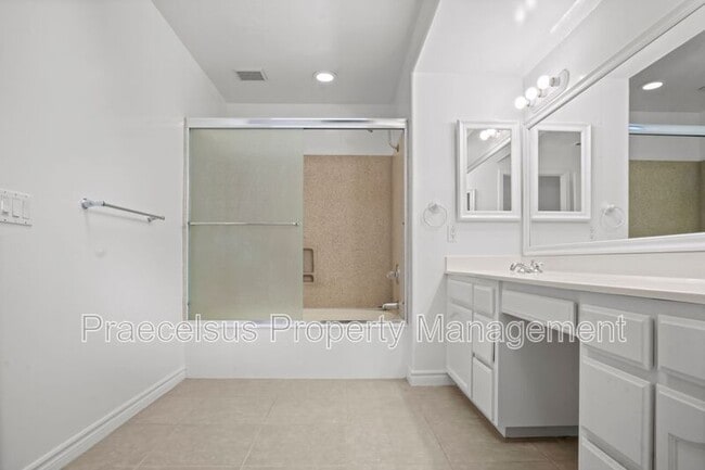 Building Photo - 5364 Dressage Dr
