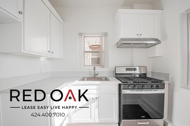 Building Photo - 915 S Carondelet St