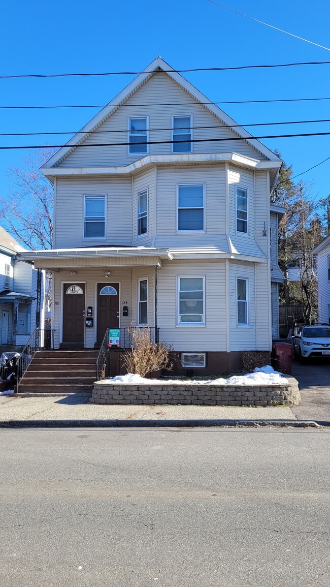 Building Photo - 182 Pleasant St