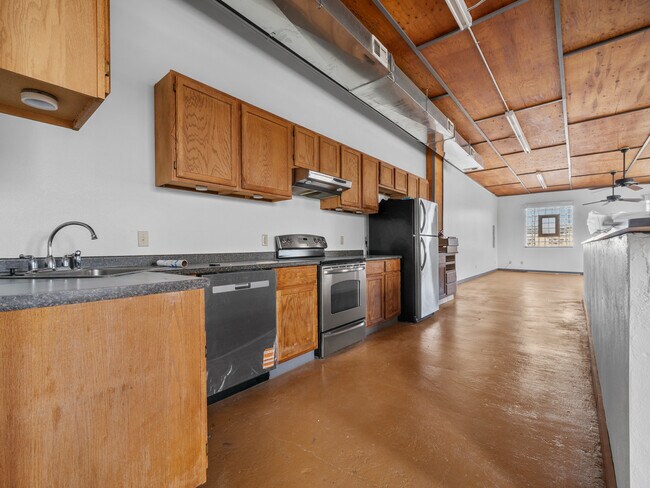 Building Photo - 207 E Garfield St