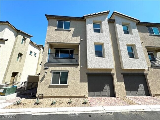 Primary Photo - 2662 Champagne Gold Ave