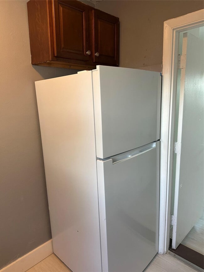 Building Photo - 6740 NW 6th Ct