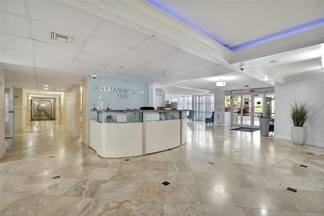 Building Photo - 1000 Parkview Dr