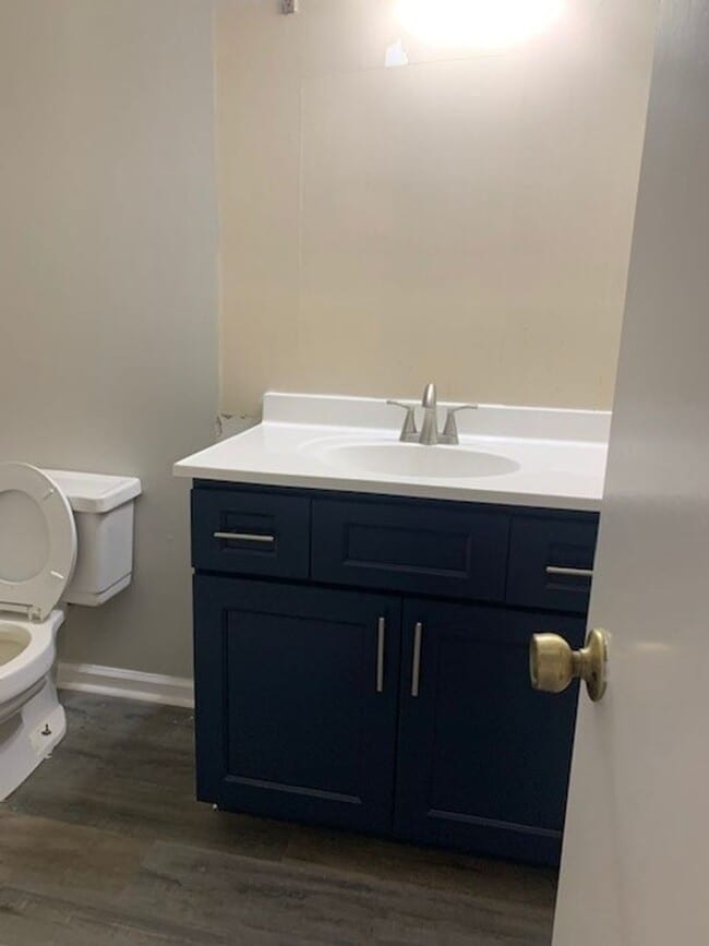 Building Photo - Adorable 2 bedroom 1 bath Condominium in C...