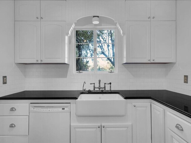 Building Photo - Charming Mission Style Home with Guest House & One Block from Arizona Inn