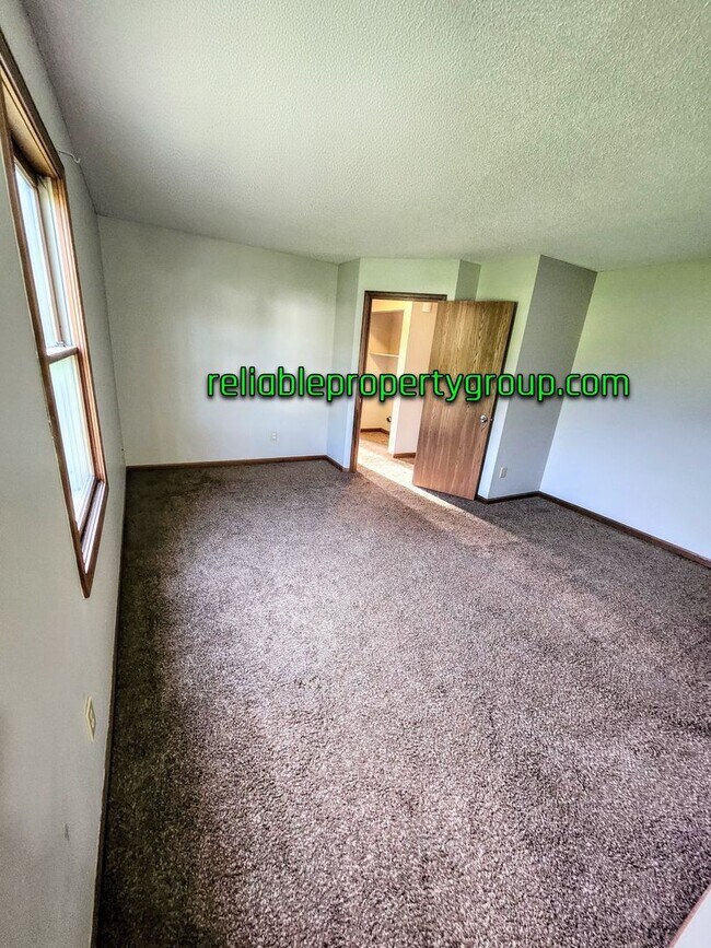 Building Photo - 1417 Lakehurst Dr
