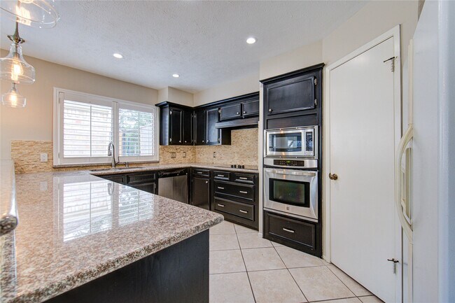 Building Photo - 11830 Oak Meadow Dr