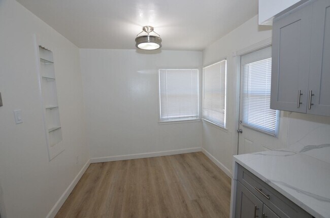 Building Photo - 2Bd/1Ba Single Family Home