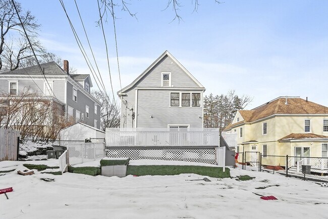 Building Photo - 19 Isabella St