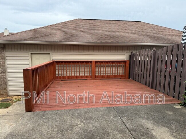 Building Photo - 1012 Scarlet Woods