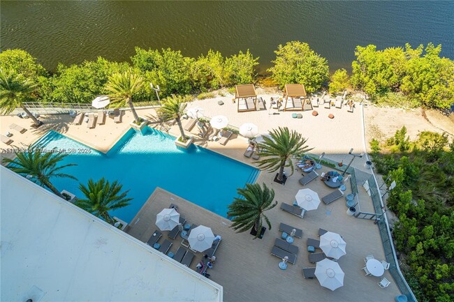 Building Photo - 16385 Biscayne Blvd