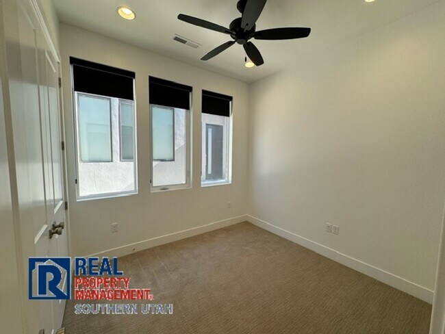 Building Photo - Woodland Estates Home