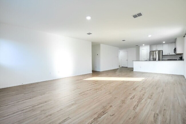 Building Photo - Well-Maintained Home in Princeton – Comfortable Living in a Growing Area