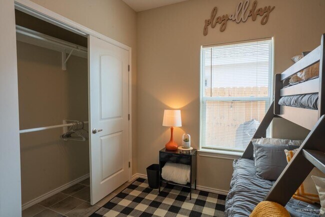 Building Photo - 26 N 59th St