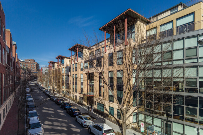 Building Photo - Adams Row