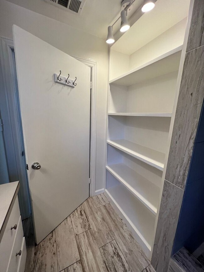 Building Photo - 4bd 3 bath