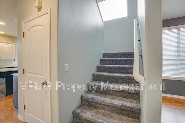 Building Photo - 9819 NE 86th St
