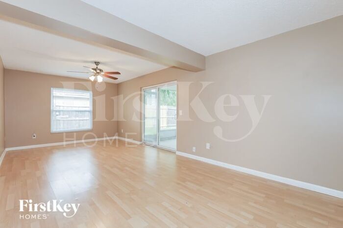 Building Photo - 1827 Driftwood Cir S
