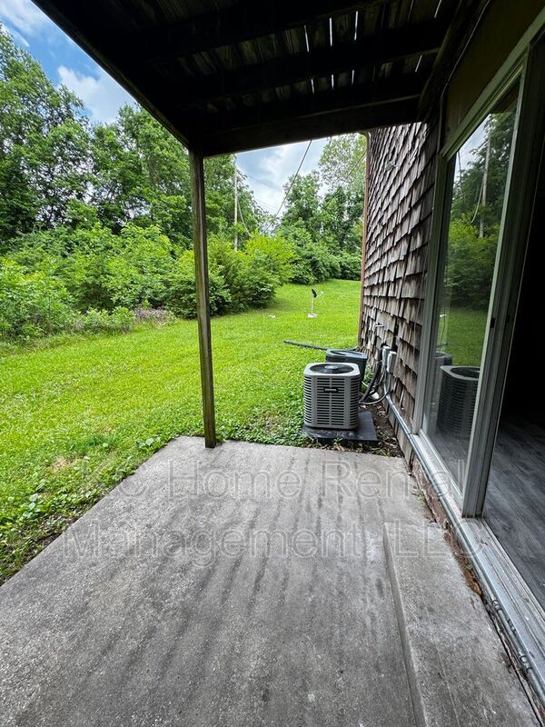 Building Photo - 8620 Countryshire Ln