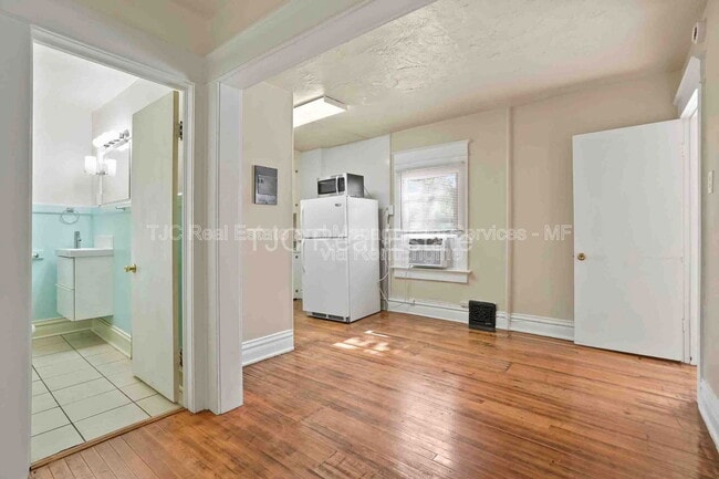 Building Photo - 472 S Lincoln St