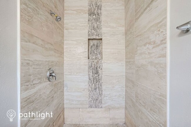 Building Photo - 304 W Fern St