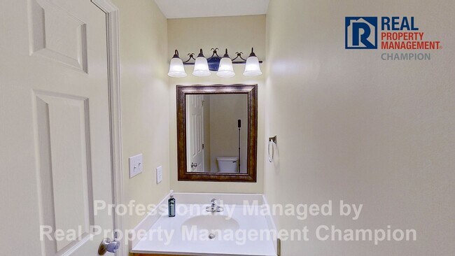 Building Photo - Charming 4 BD/2.5 BA with Wrap Around Porc...