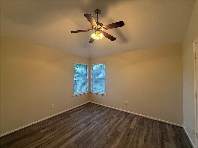 Building Photo - 12919 Deer Cove Ln