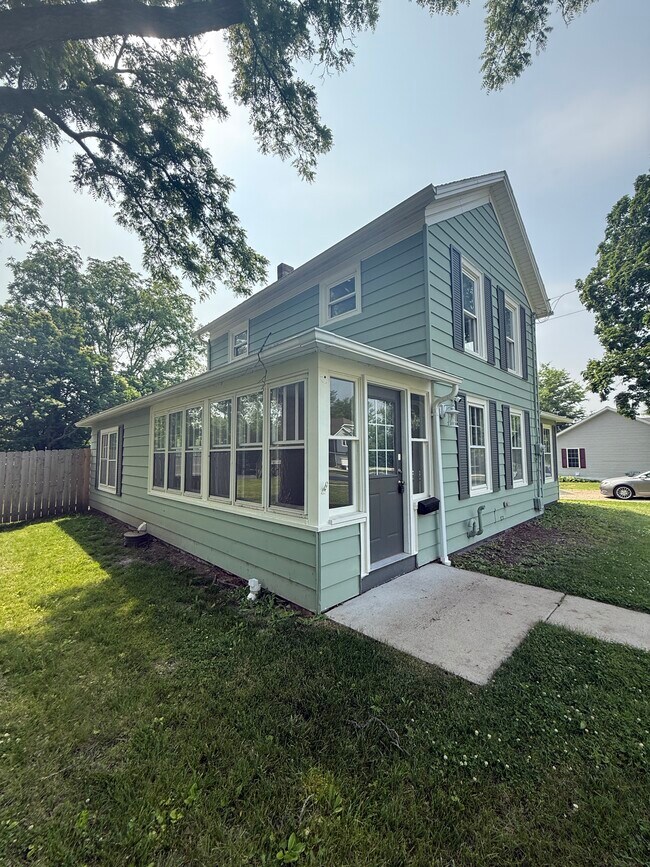 Building Photo - 529 S Gault St