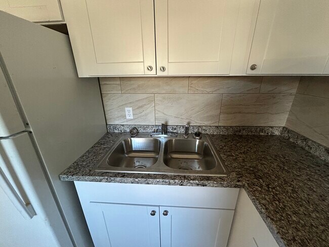 Building Photo - 10415 Alma St