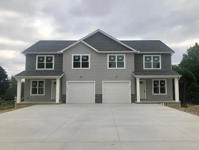 Primary Photo - 147 Southpark Dr