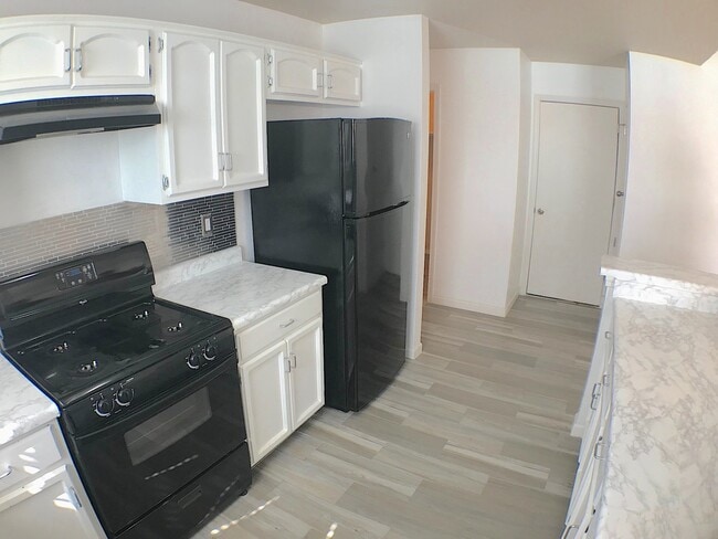 Building Photo - East El Paso 3 bed Refrig A/C