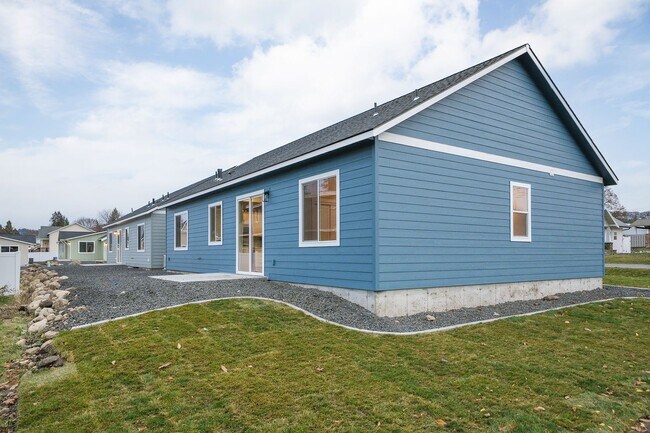 Building Photo - 3BR / 2BA New Construction Low Maintenance...