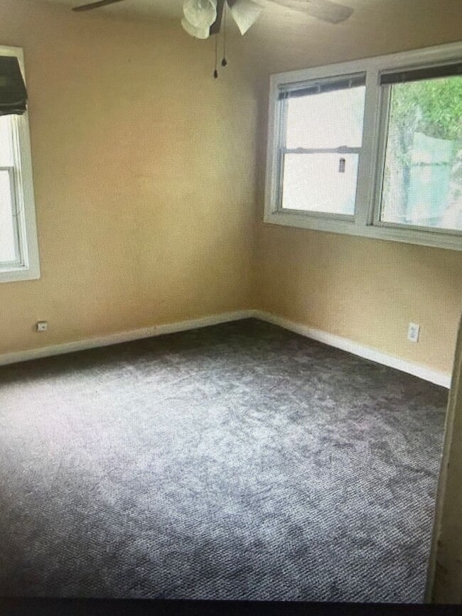 Building Photo - Country setting