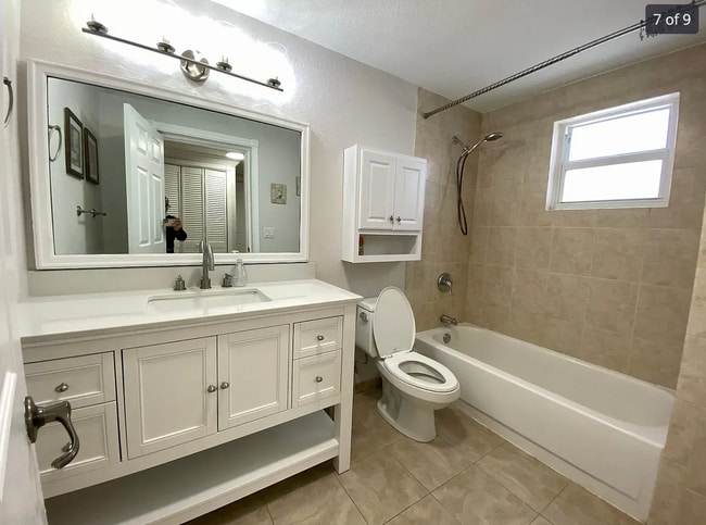 Building Photo - 9457 SW 51st Pl
