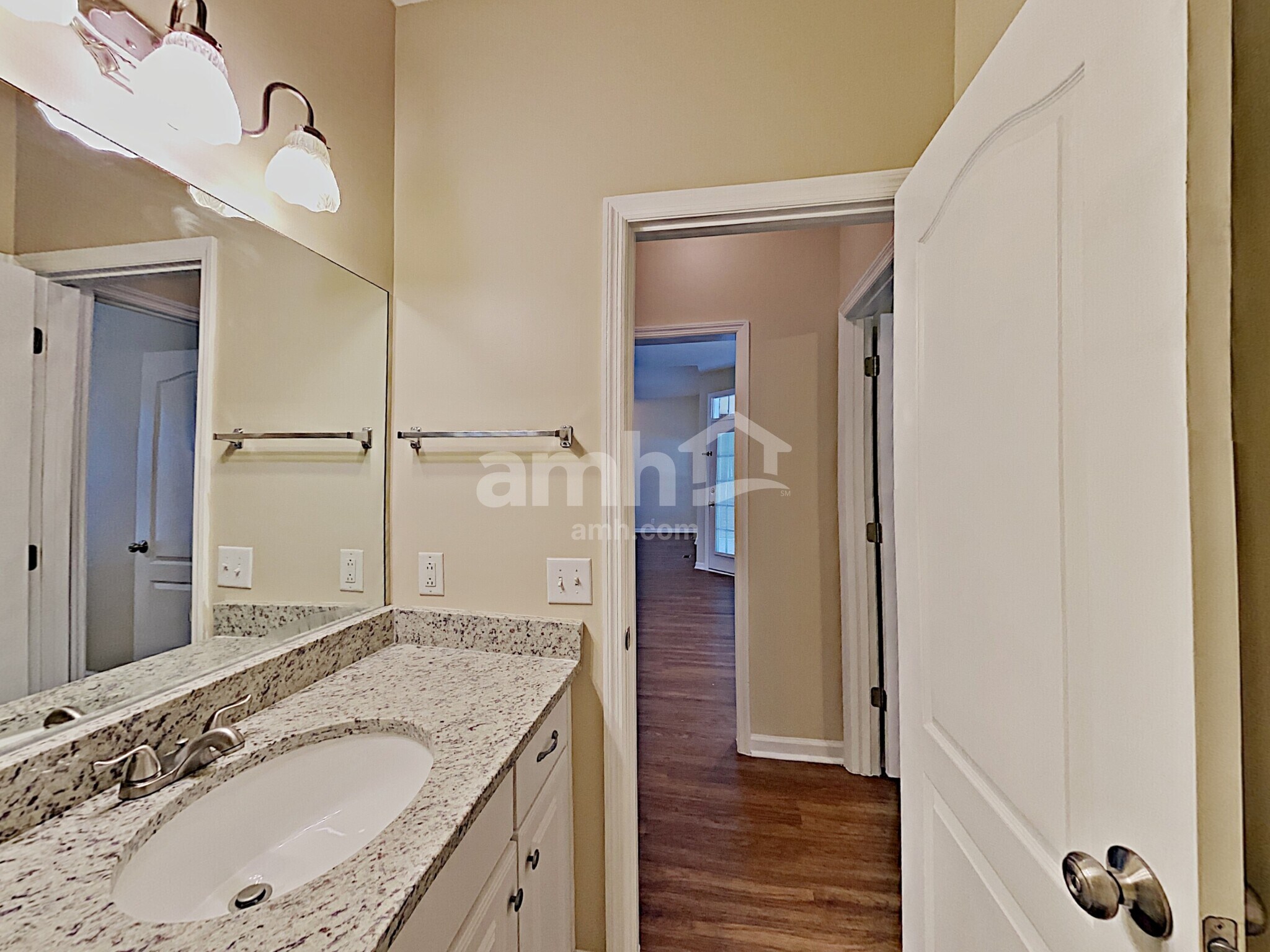 Building Photo - 4002 Greentree Ct