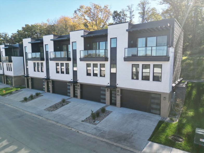 Building Photo - Bricktop36