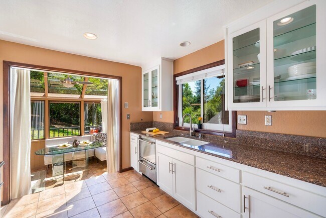 Building Photo - Stunning Mid-Century Modern 5bed/3.5 bath Home on 1.92 acres