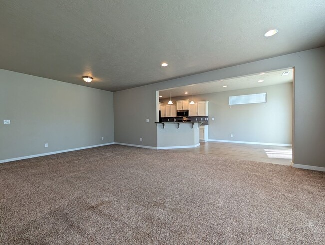Building Photo - Beautiful 3-Bedroom, 2.5-Bath Home In the ...
