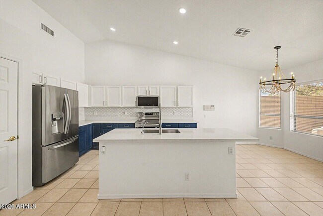 Building Photo - 1320 E Cottonwood Ln