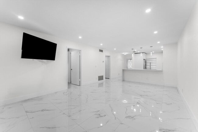 Building Photo - 265 Cape Cod Cir