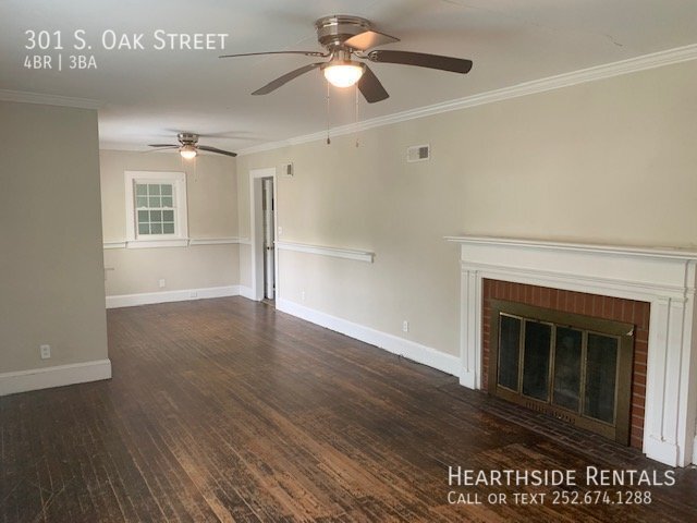 Building Photo - 301 S Oak St