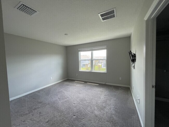 Building Photo - Coming Soon! Spacious 3/2.5 Townhome with ...