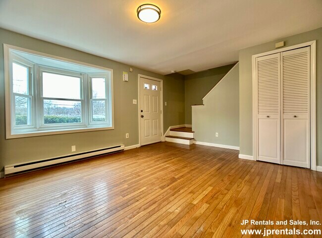 Building Photo - 638 Canterbury St