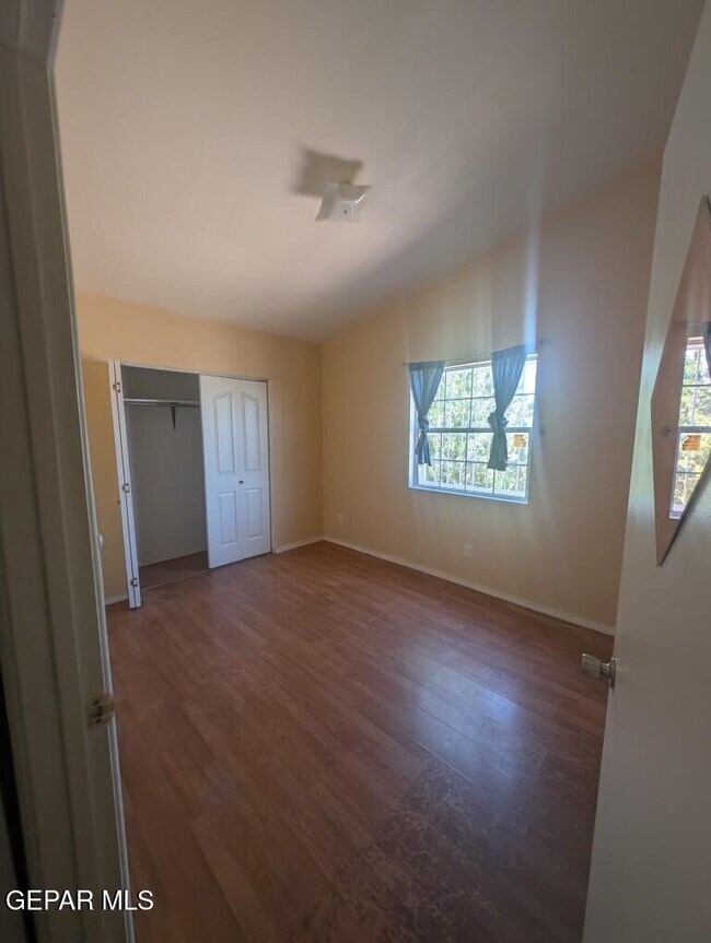 Building Photo - 3917 Volcanic Ave