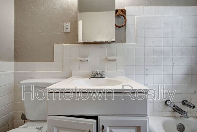 Building Photo - 1506 NE 43rd St