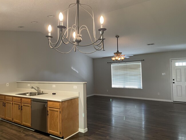 Building Photo - 512 Lejeune Dr