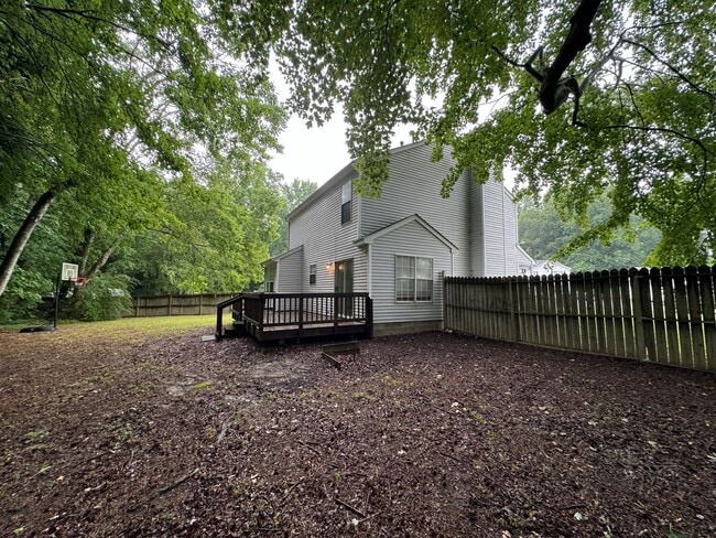 Building Photo - Introducing a charming home located in the heart of Suffolk ¨ASK ABOUT OUR ZERO DEPOSIT¨